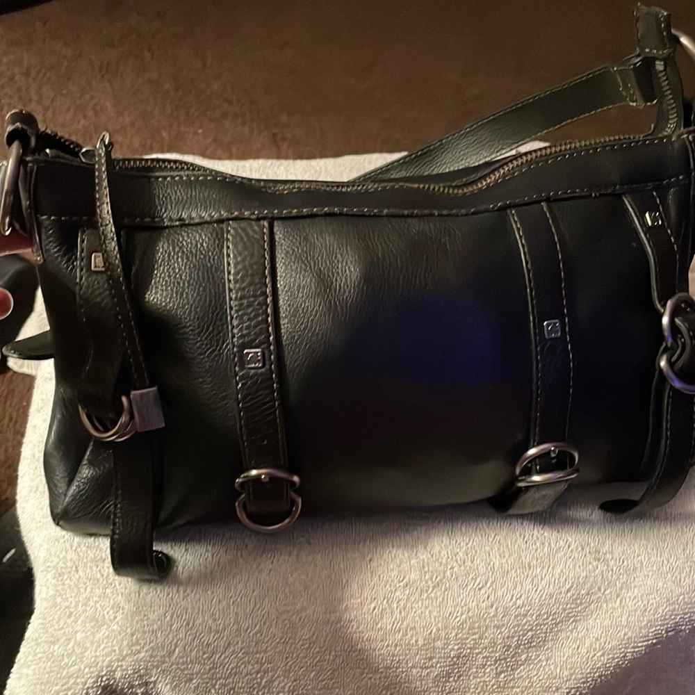 Black, Kenneth Cole reaction, leather purse good condition